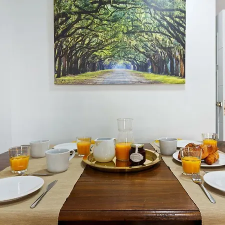 Spacious Centre In Apartment *