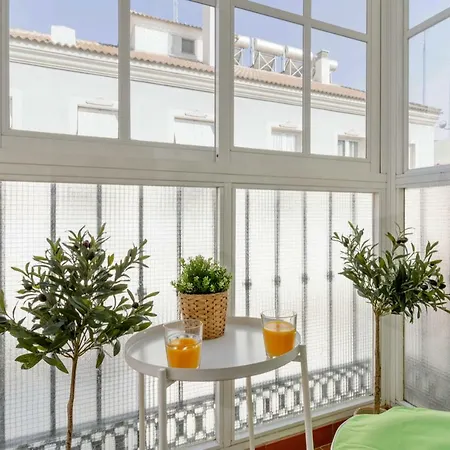 Spacious Centre In Apartment *